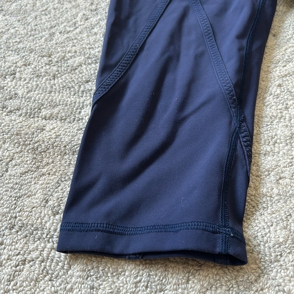 Lululemon cropped Leggings size 6 - Picture 6 of 6
